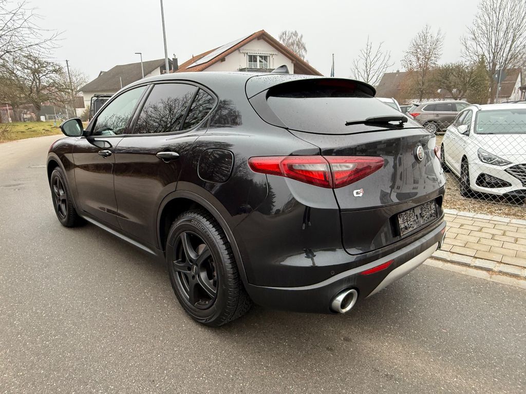 Alfa Romeo Stelvio 2017