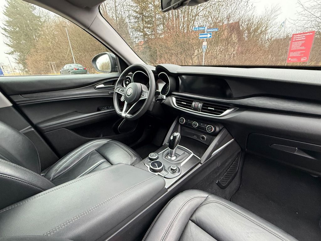 Alfa Romeo Stelvio 2017