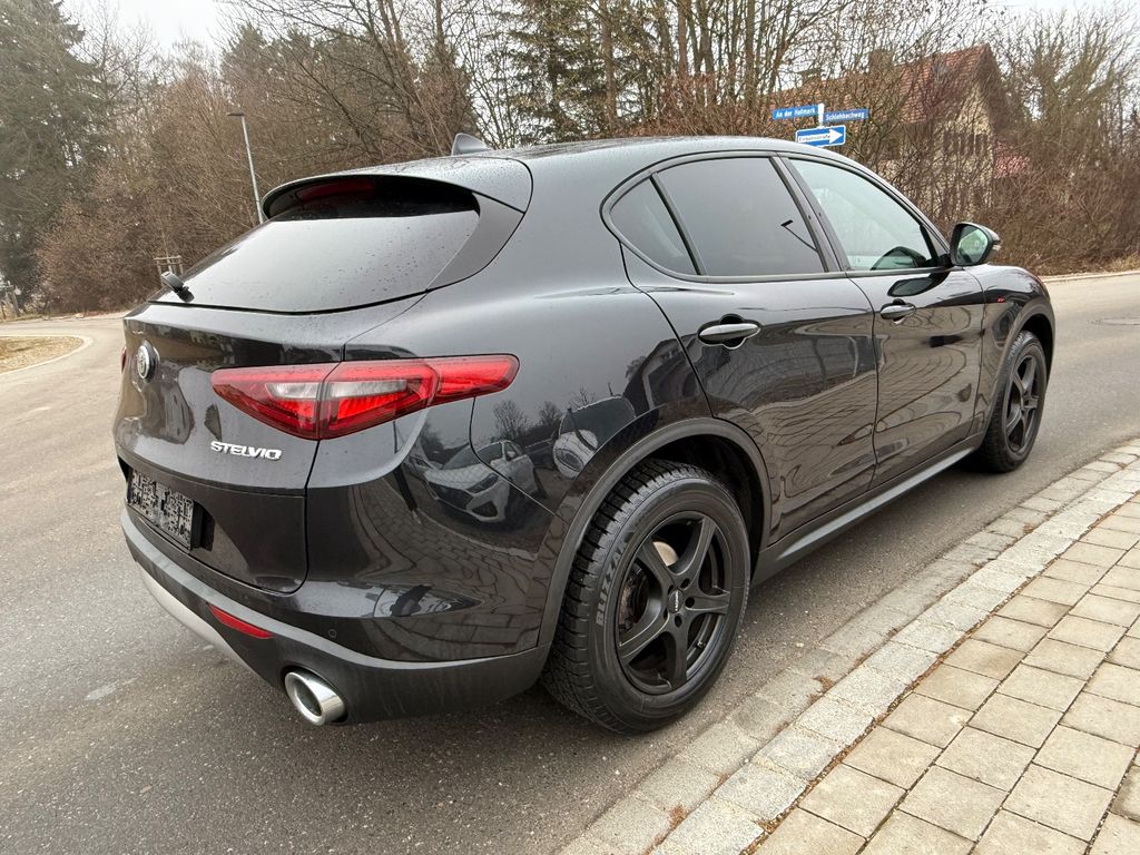 Alfa Romeo Stelvio 2017