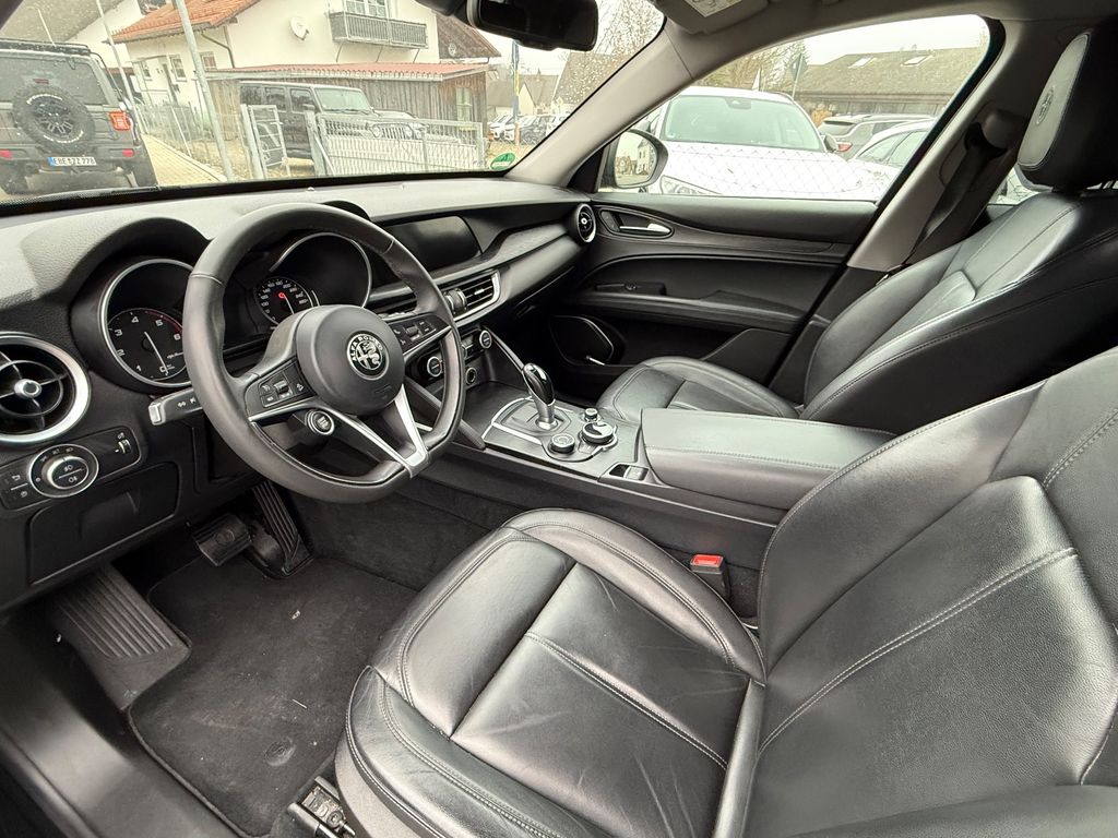 Alfa Romeo Stelvio 2017