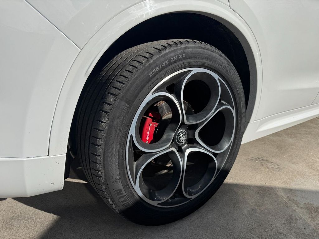 Alfa Romeo Stelvio 2021