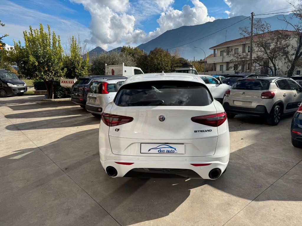 Alfa Romeo Stelvio 2021