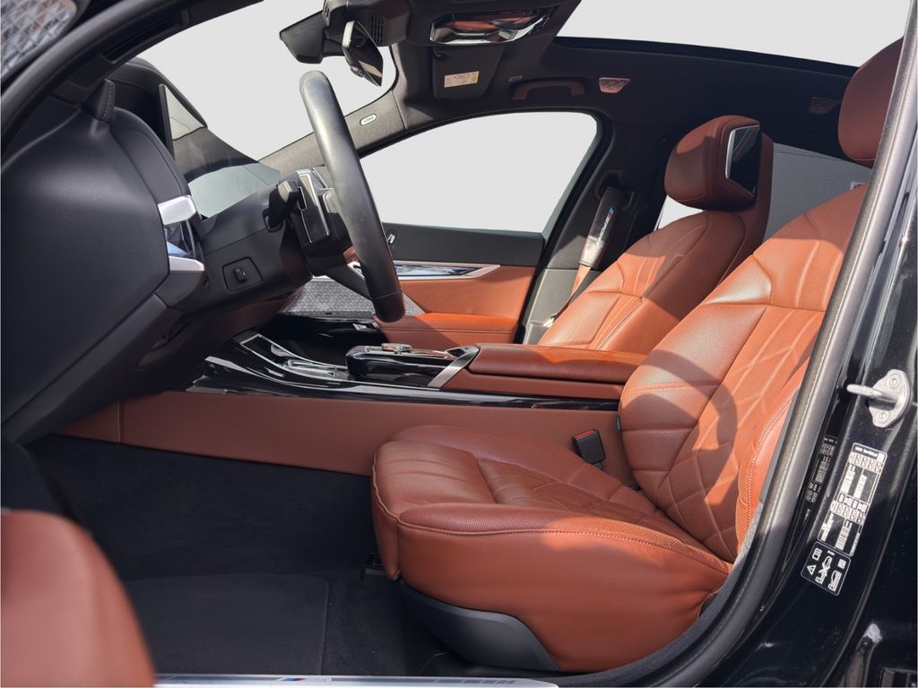 BMW 740 2023