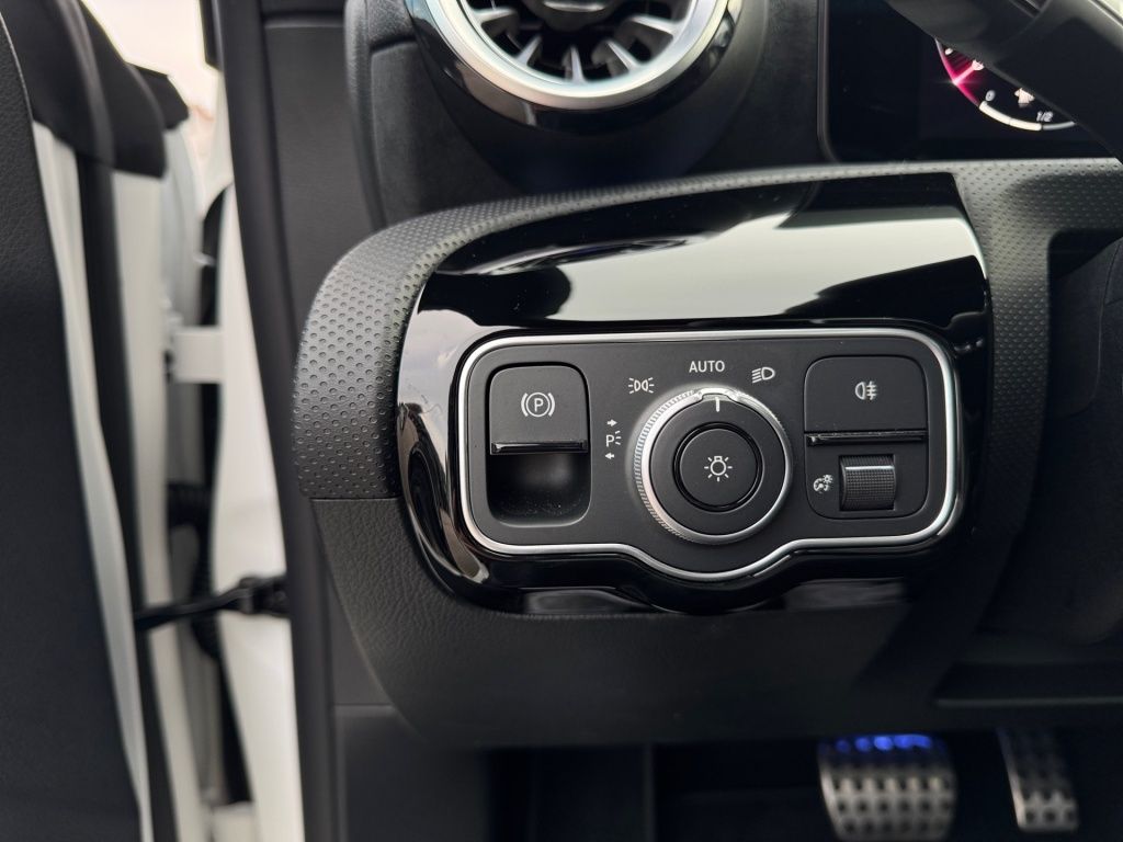 Mercedes-Benz CLA 200 2024