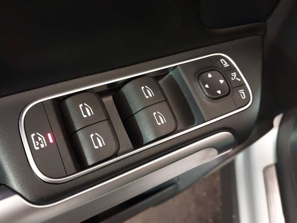 Mercedes-Benz EQB 2023