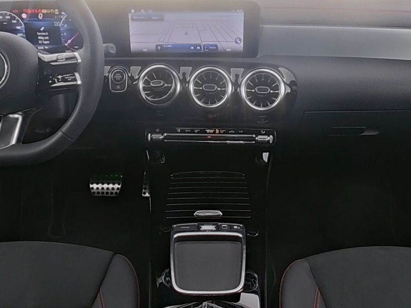 Mercedes-Benz CLA 200 2024