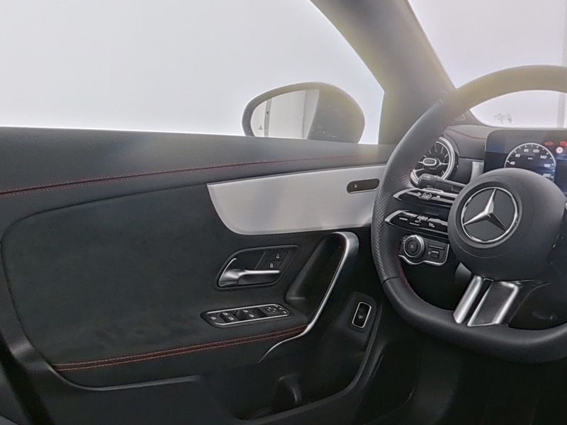 Mercedes-Benz CLA 200 2024