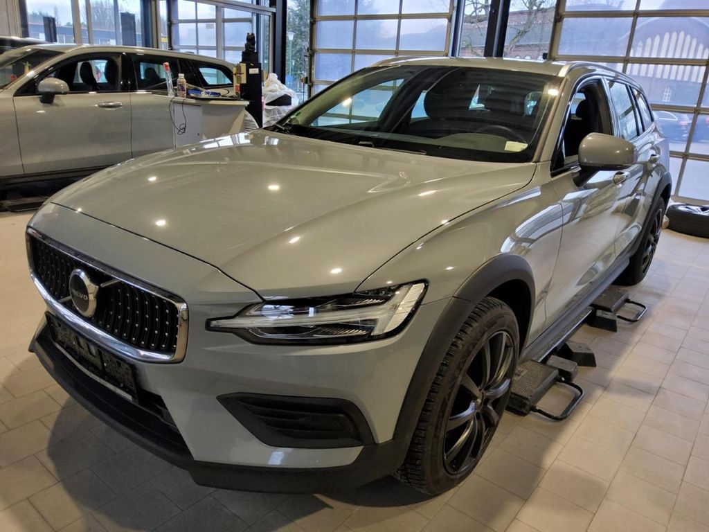 Volvo V60 Cross Country 2024