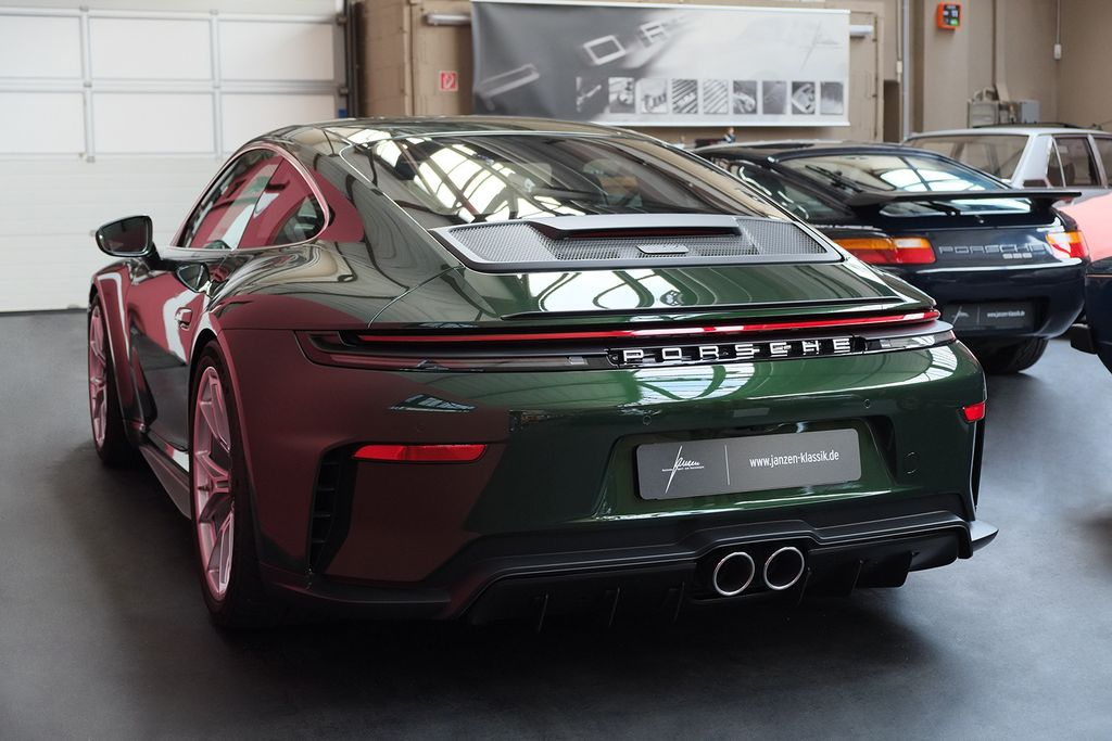 Porsche 992 2025