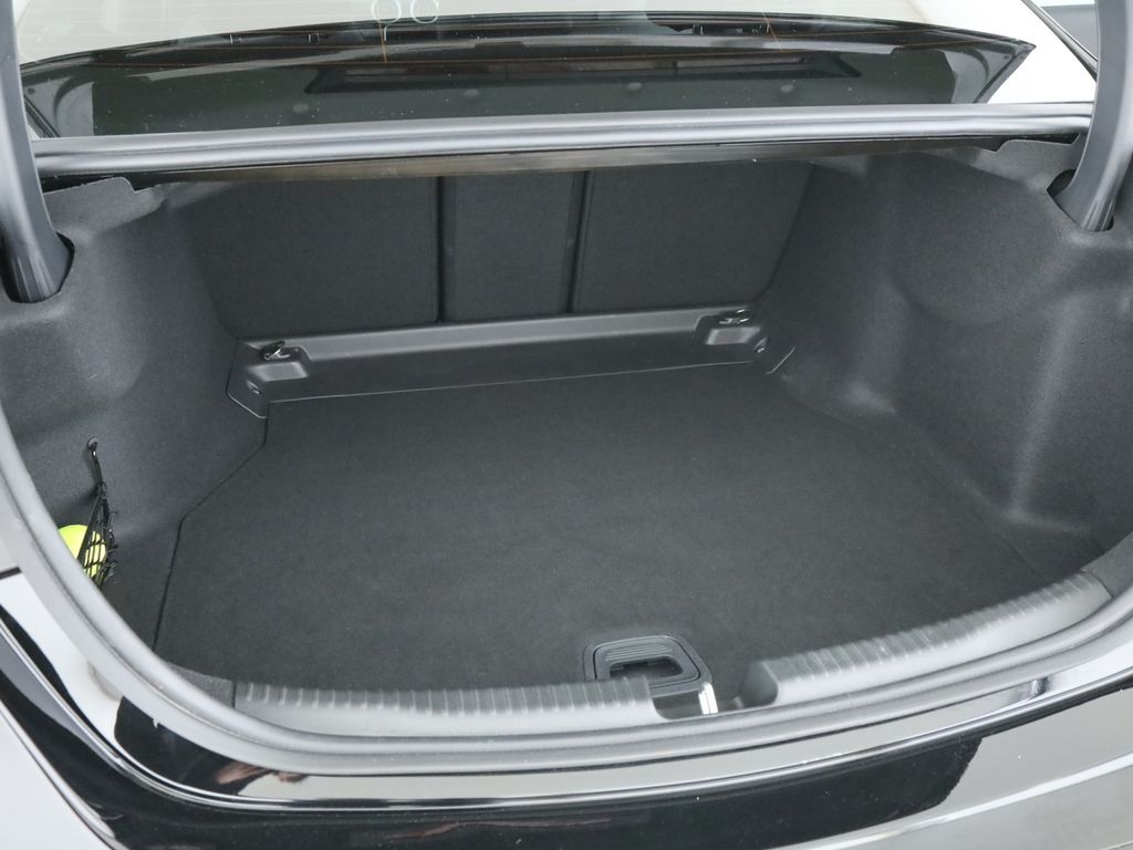 Mercedes-Benz C 300 2025