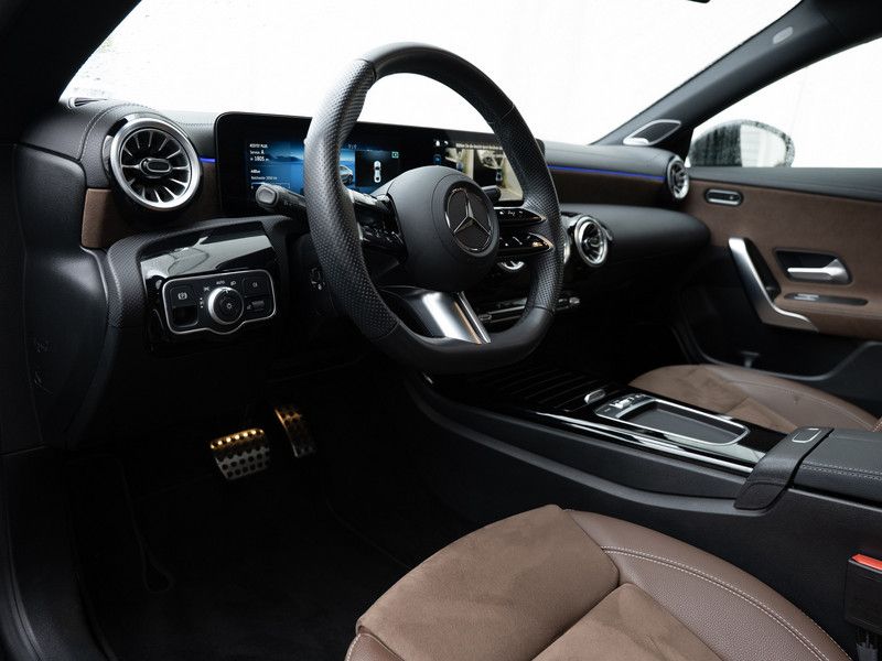 Mercedes-Benz CLA 220 2025