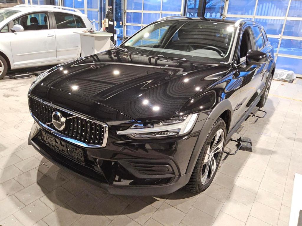 Volvo V60 Cross Country 2023