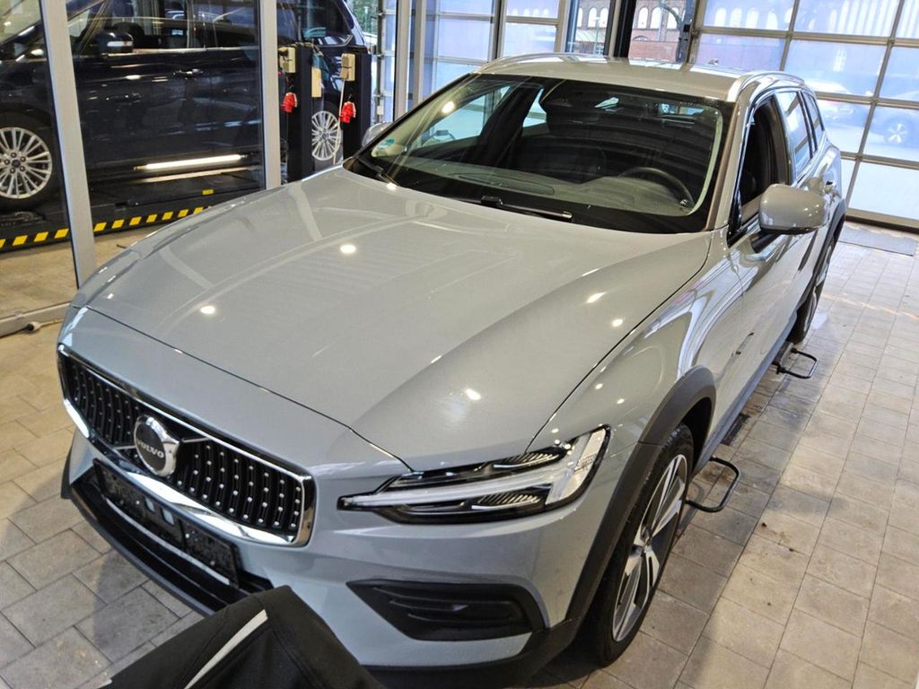 Volvo V60 Cross Country 2024