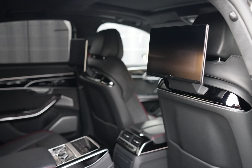 Audi S8 2023