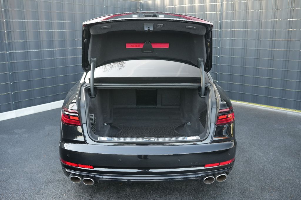 Audi S8 2023