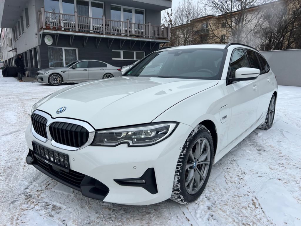 BMW 330 2022