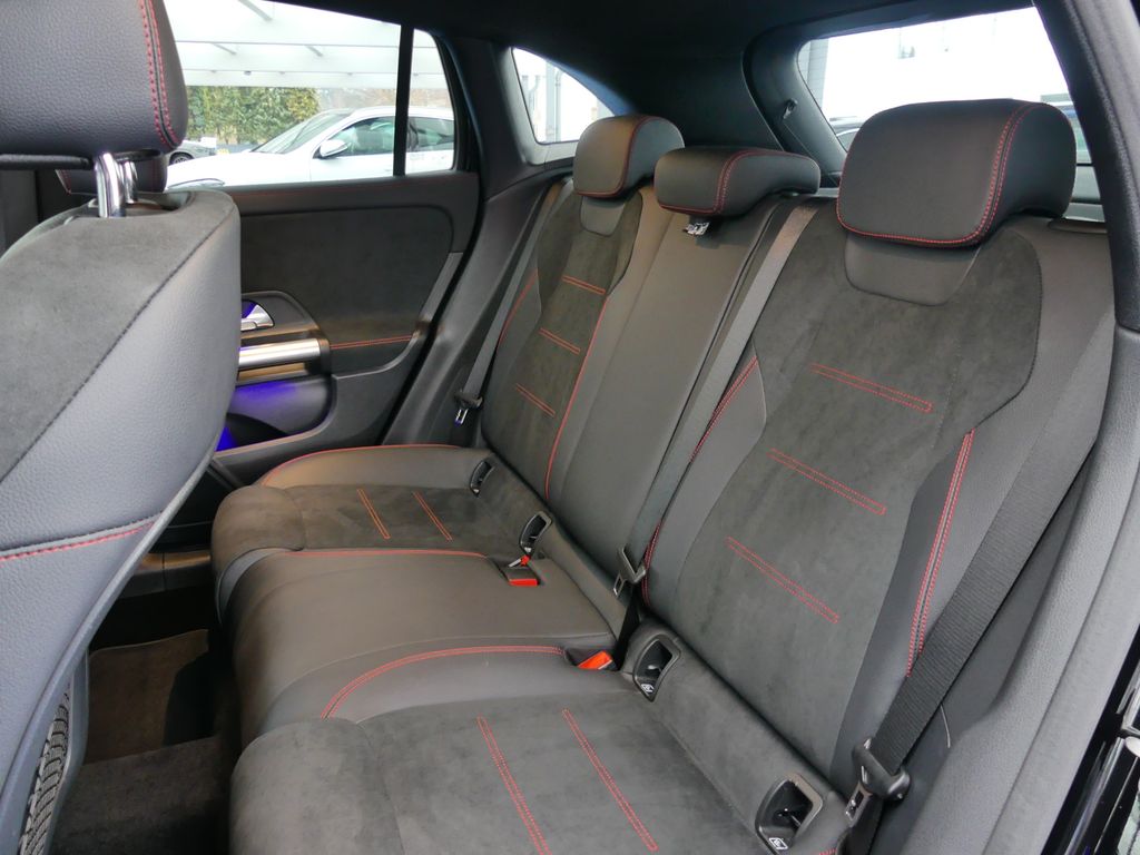 Mercedes-Benz GLA 200 2025