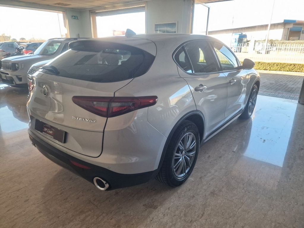 Alfa Romeo Stelvio 2021