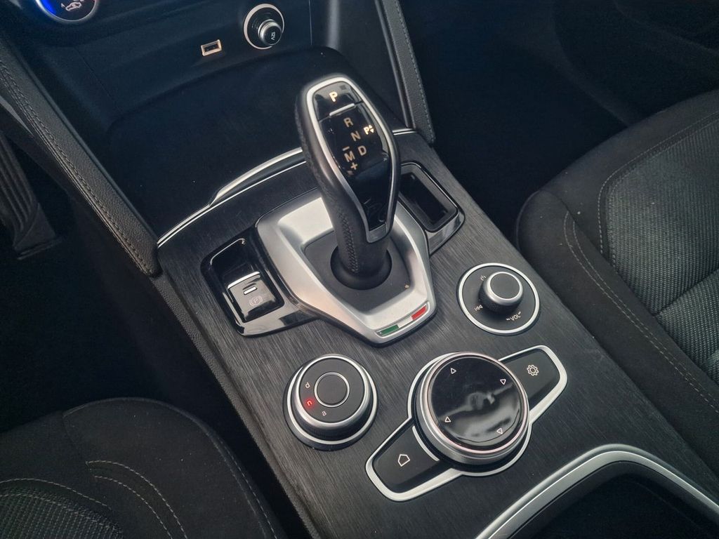 Alfa Romeo Stelvio 2021