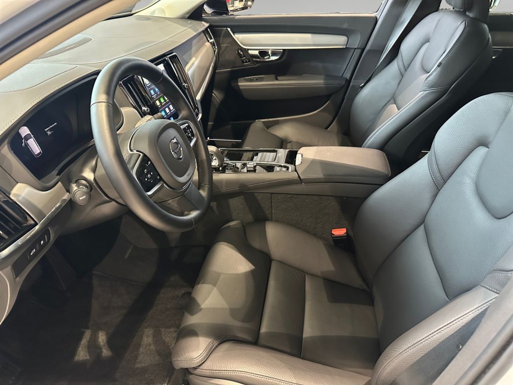 Volvo V90 2025
