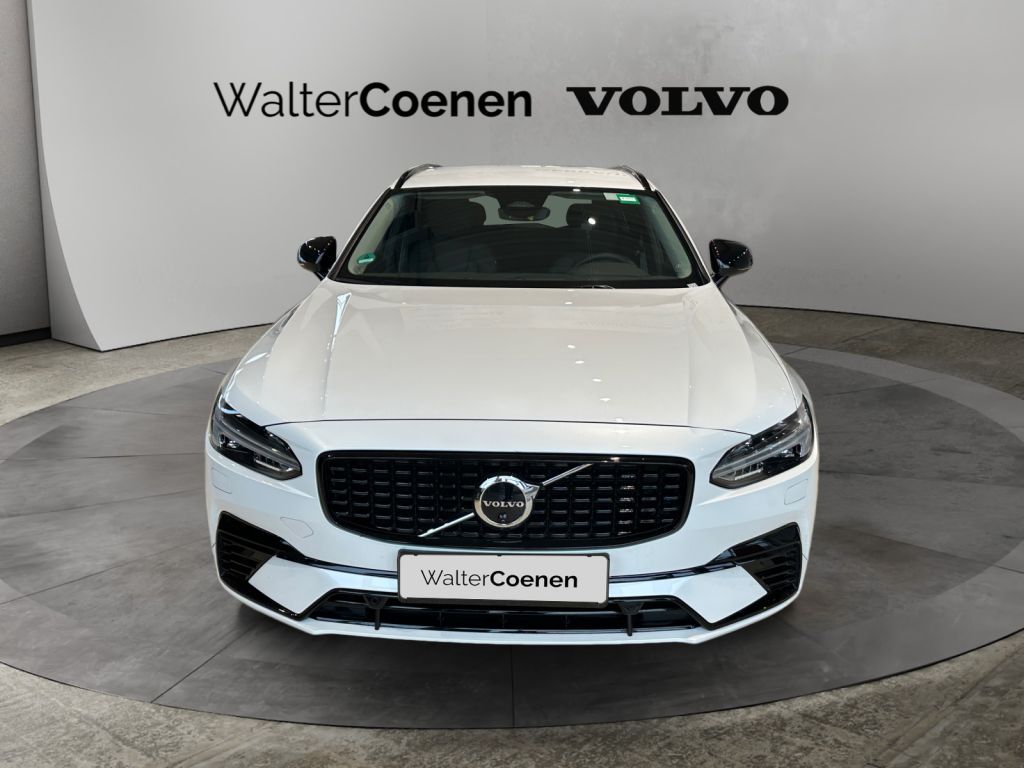 Volvo V90 2025