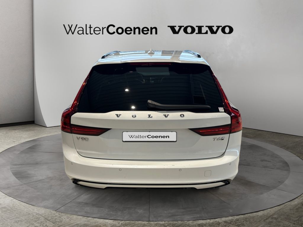Volvo V90 2025