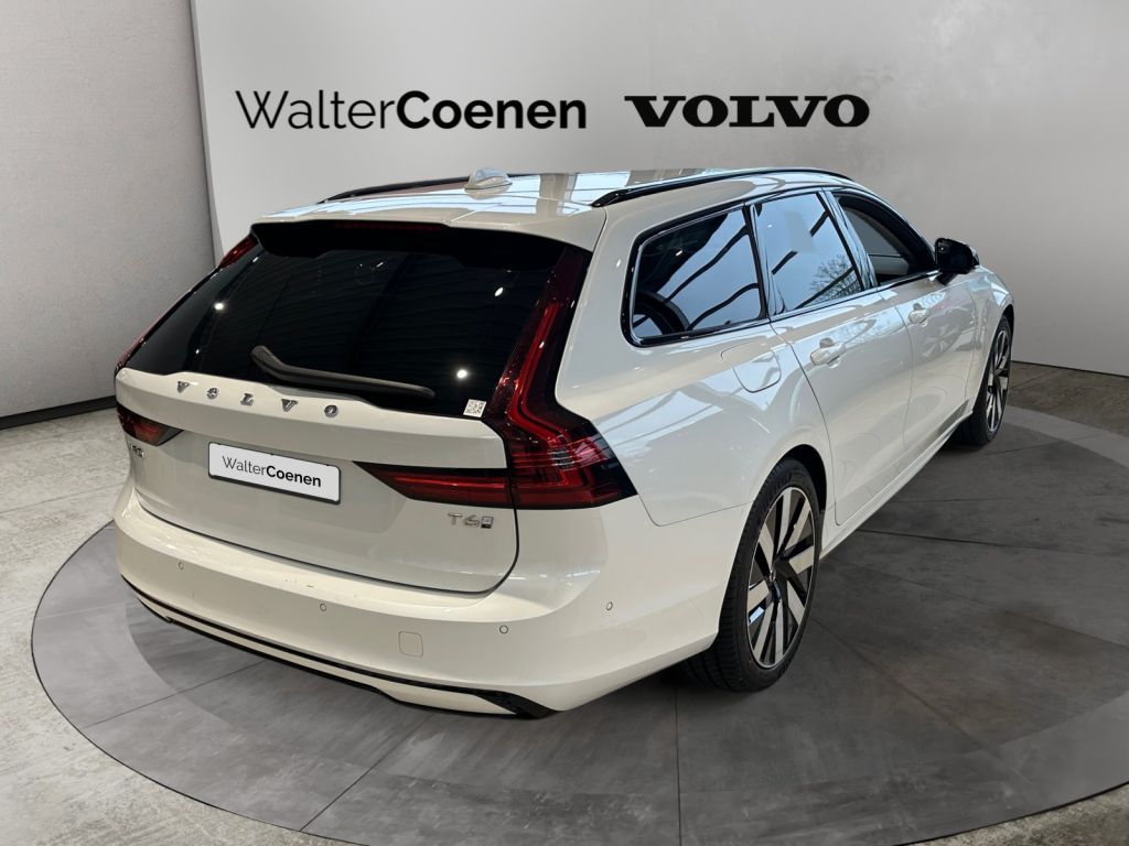 Volvo V90 2025