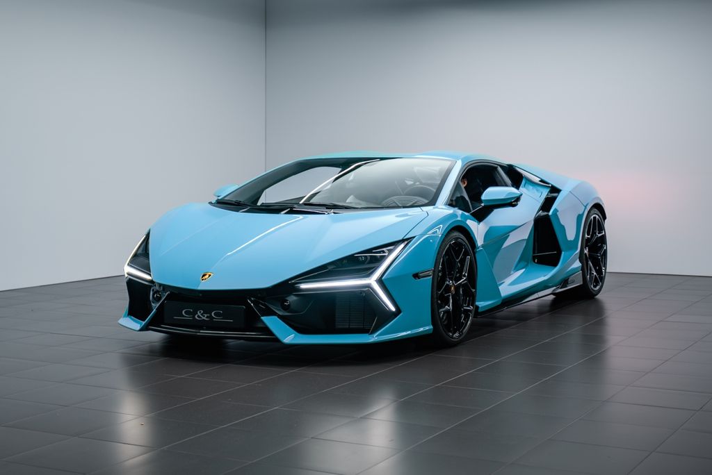 Lamborghini Revuelto