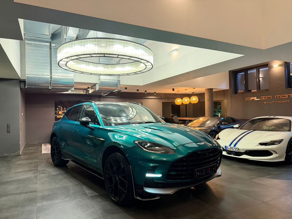 Aston Martin DBX 2025