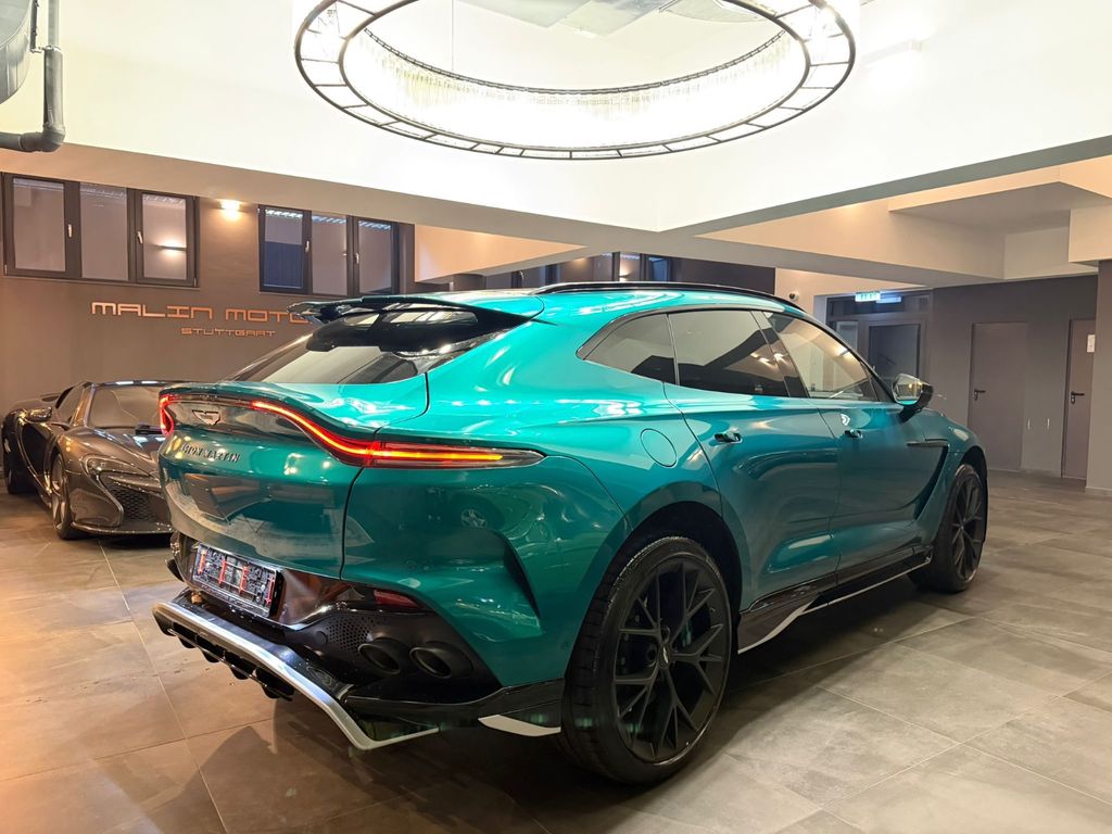 Aston Martin DBX 2025