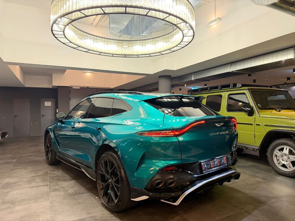 Aston Martin DBX 2025
