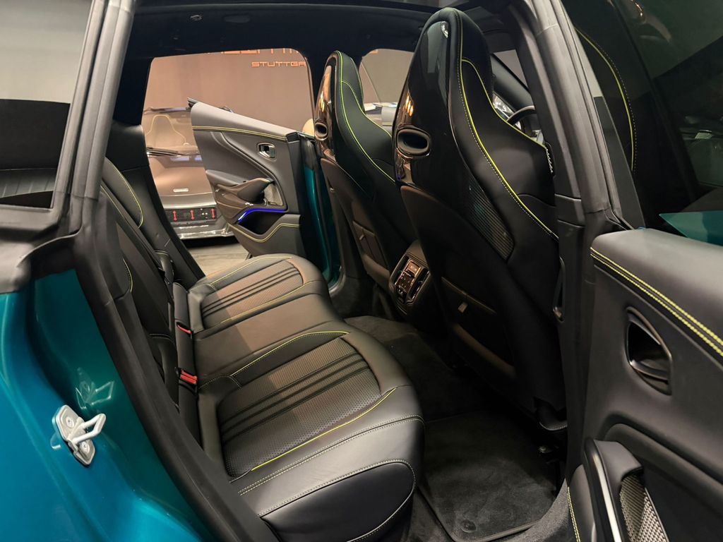 Aston Martin DBX 2025