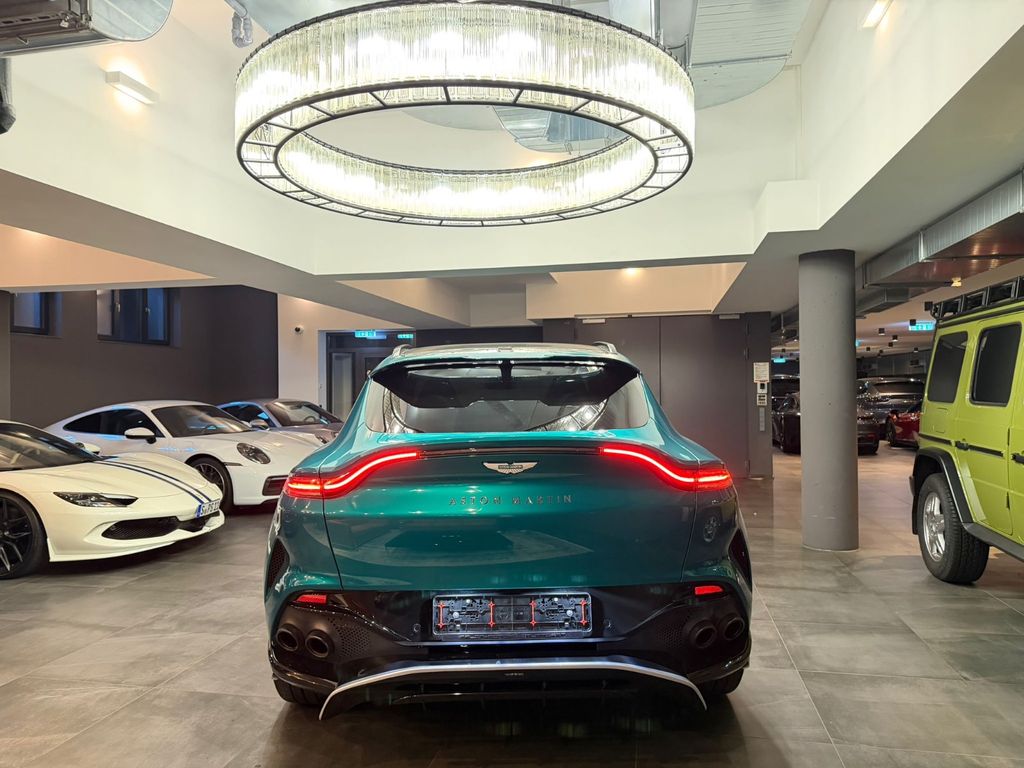 Aston Martin DBX 2025