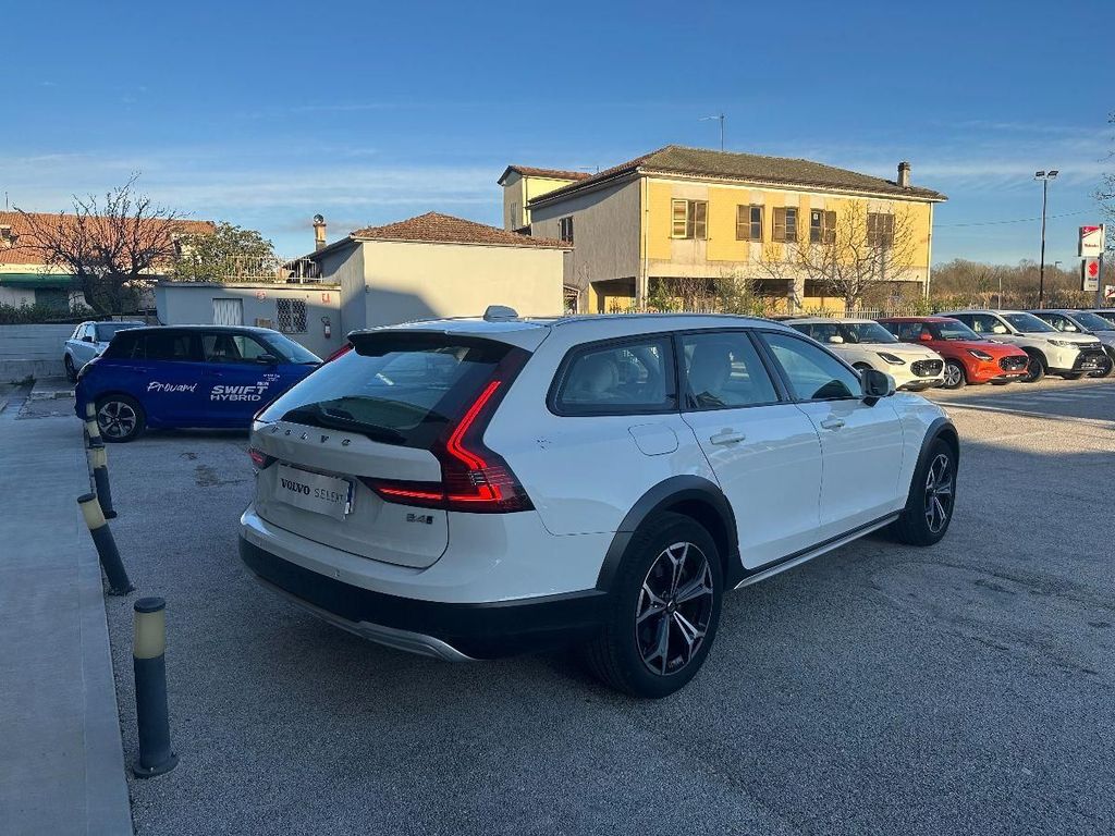 Volvo V90 Cross Country 2021