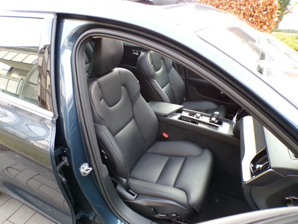 Volvo V60 2022