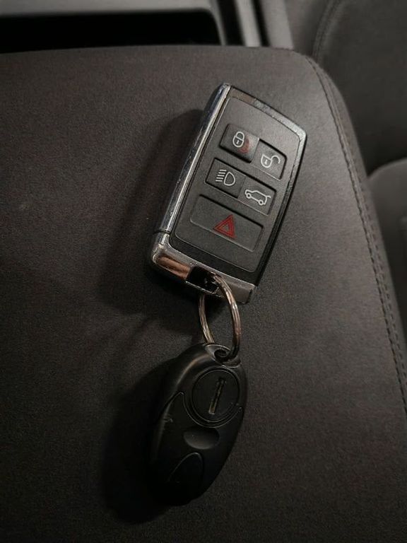 Land Rover Defender 2021