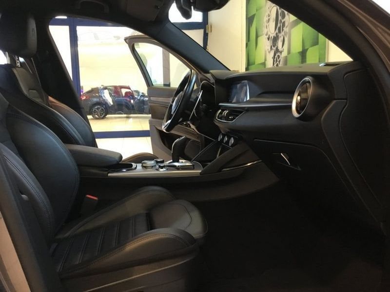 Alfa Romeo Stelvio 2025