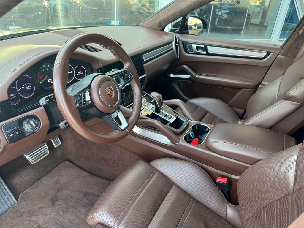 Porsche Cayenne 2022