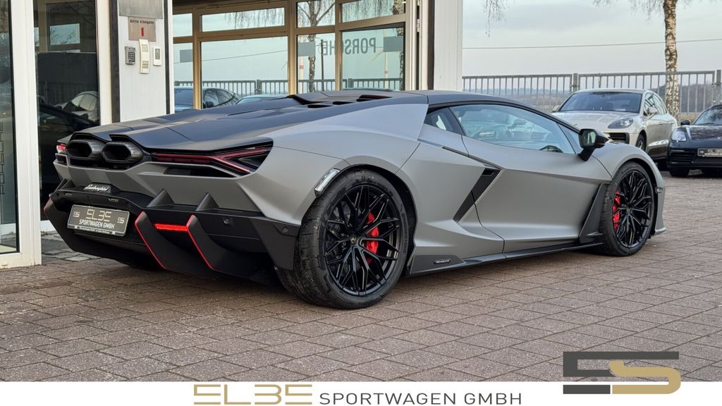 Lamborghini Revuelto