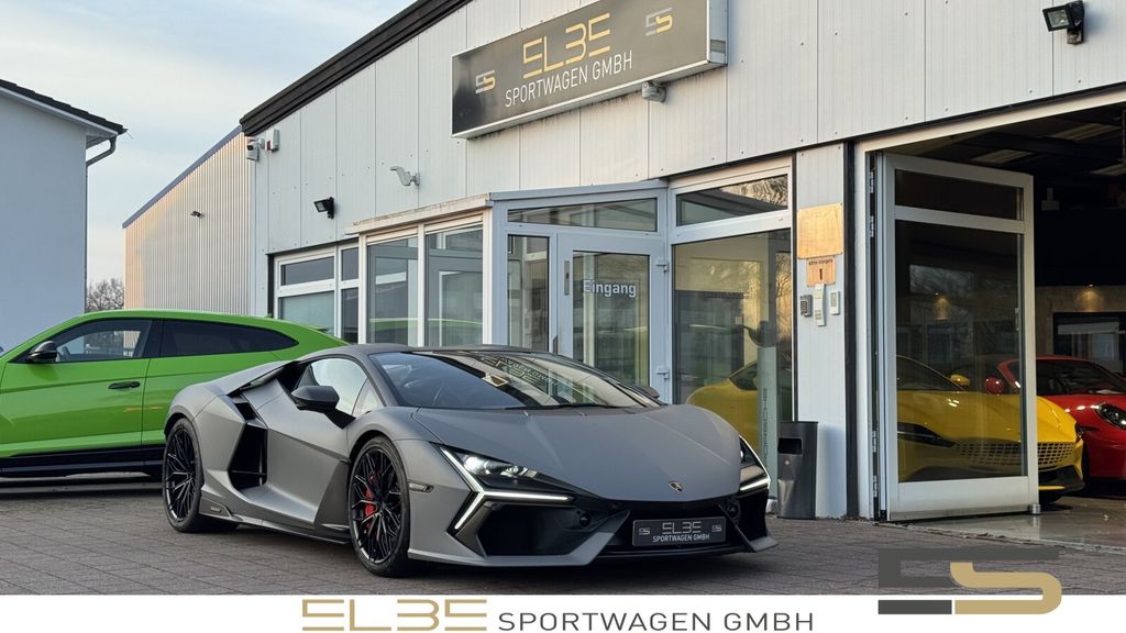 Lamborghini Revuelto