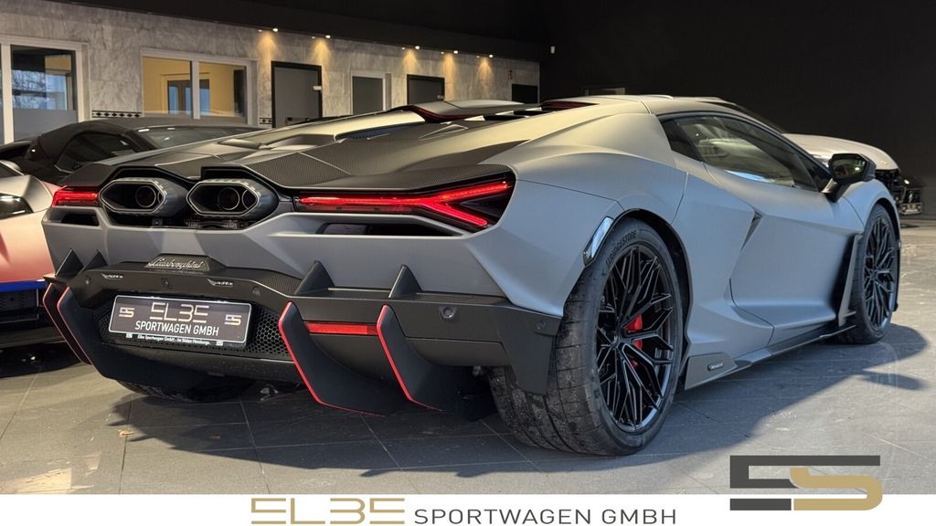 Lamborghini Revuelto