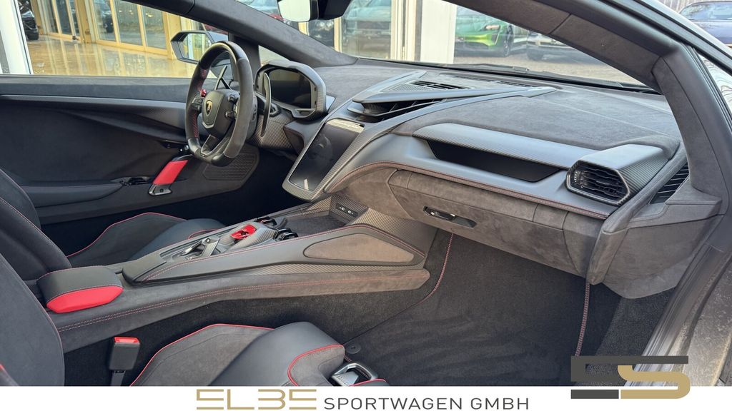 Lamborghini Revuelto