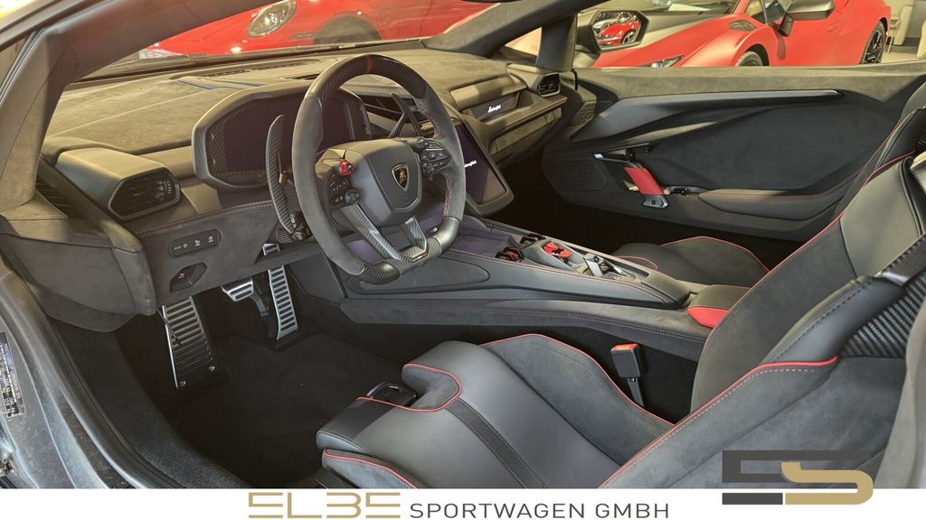 Lamborghini Revuelto