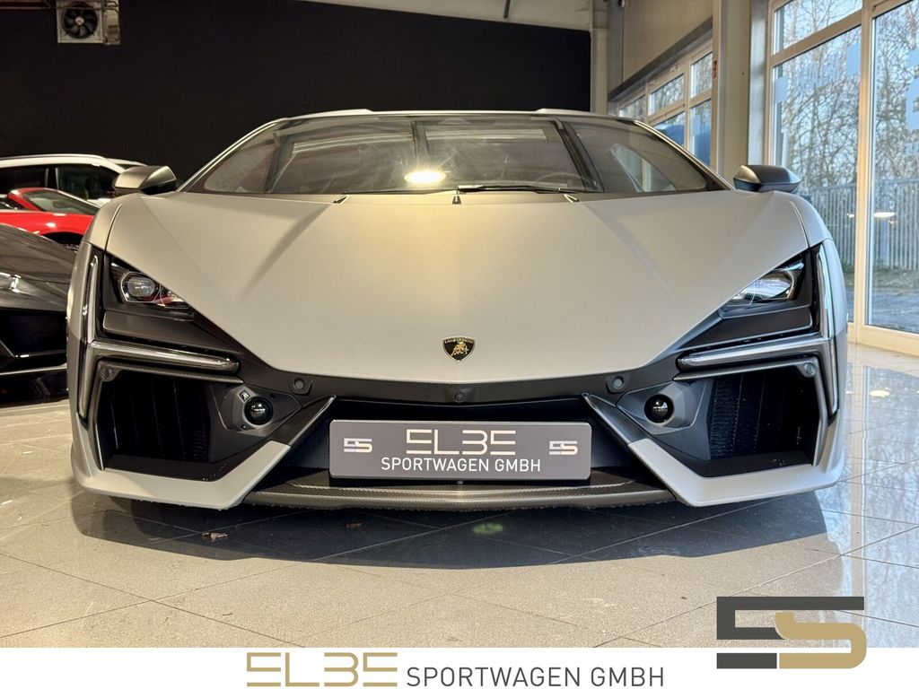 Lamborghini Revuelto