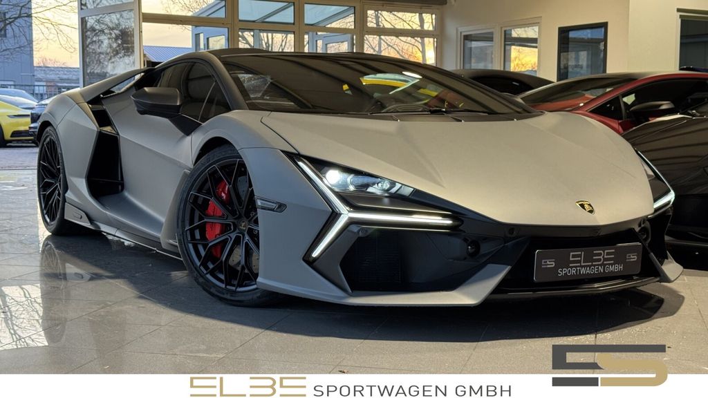 Lamborghini Revuelto
