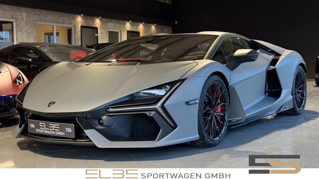 Lamborghini Revuelto