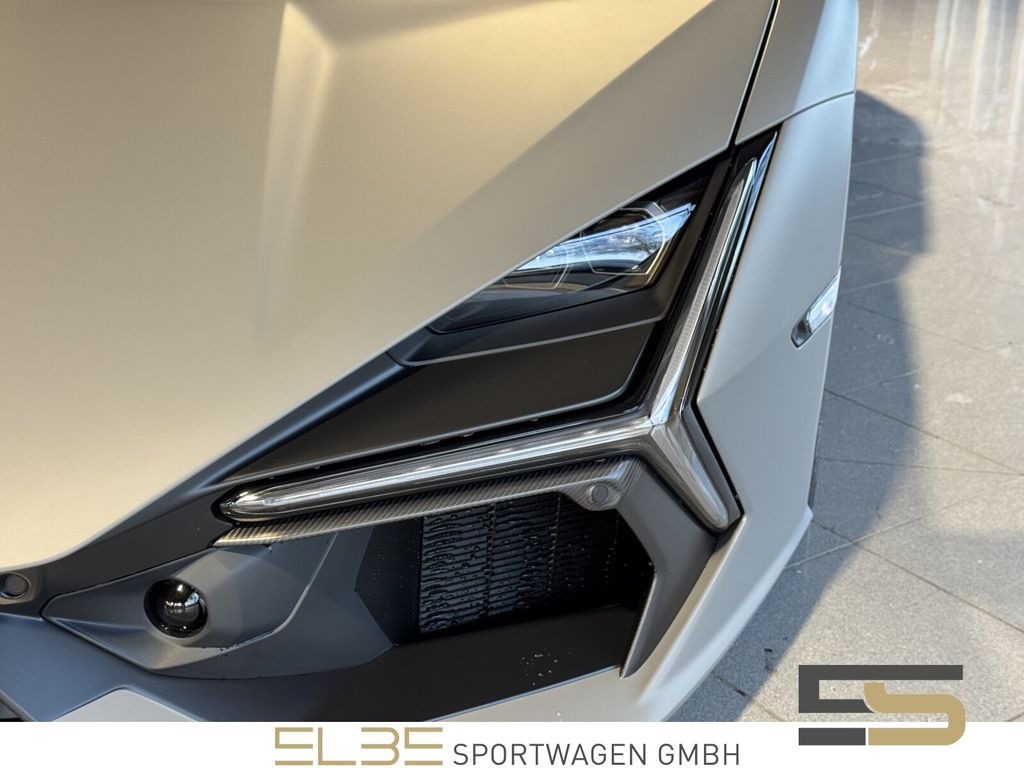 Lamborghini Revuelto