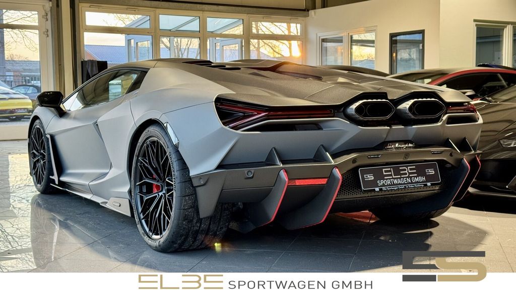 Lamborghini Revuelto