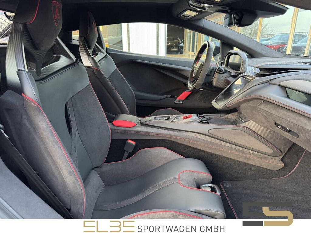 Lamborghini Revuelto