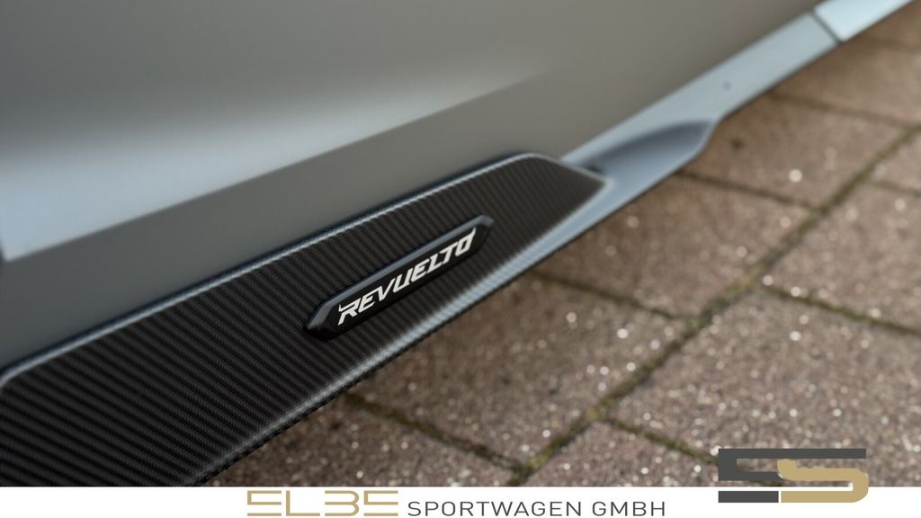 Lamborghini Revuelto
